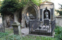 Monuments in Olšanské hrbitovy (Olšany Cemetery)