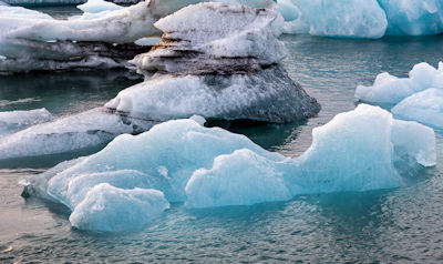 Icebergs in Jökulsárlón glacier lagoon