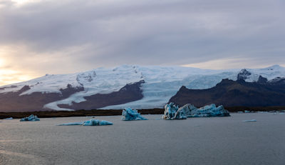 Icebergs in Jökulsárlón glacier lagoon