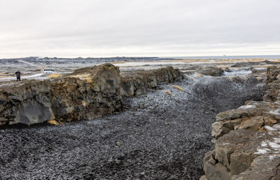 Supposed (but arbitrary) crevasse between Eurasian and North American plates from the bridge
