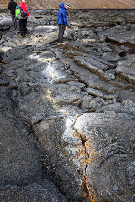Sulphur-emitting fissure