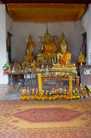 Buddhas in That Chomsi temple