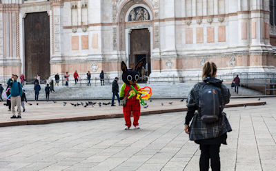 Entity with balloons near the Basilica di San Petronio