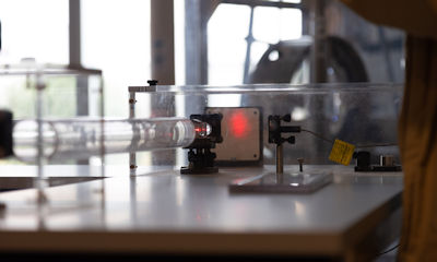 Demonstration of changes of interference patterns due to movement