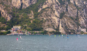 Wind surfers between Corno di Reamol and Riva