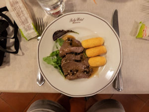 Sirloin steak with pepper sauce and potato croquettes