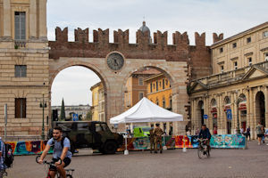 I portoni della Brà at entrance to Piazza Brà on Corso Porta Nuova