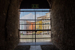 Ristorante Liston 12 (yellow building) from an entry gate