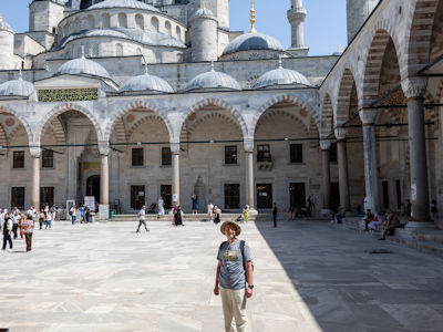 Tourist in the courtyard of the Blue Mosque
