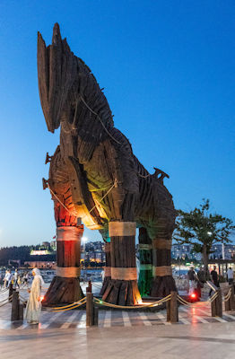 Çanakkale's Trojan horse at dusk